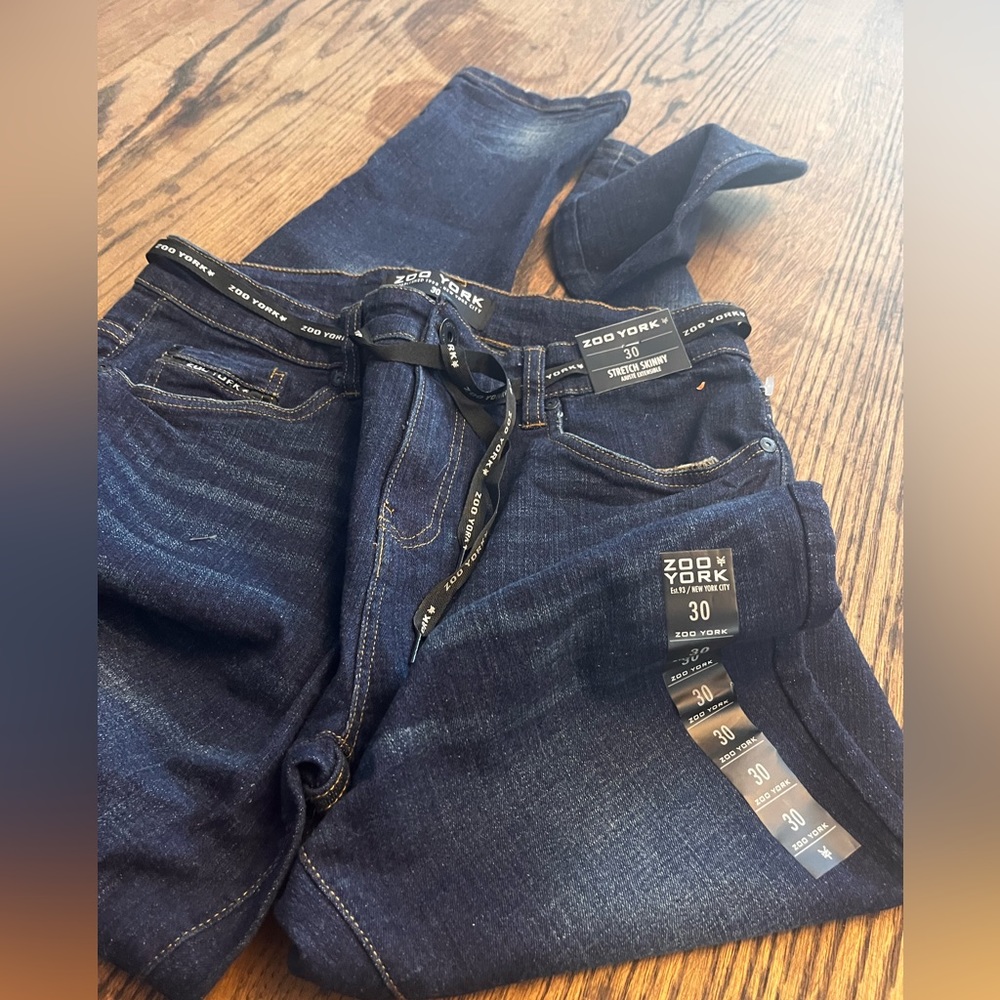 Zoo York Womans NWT Jeans in Dark Blue!!